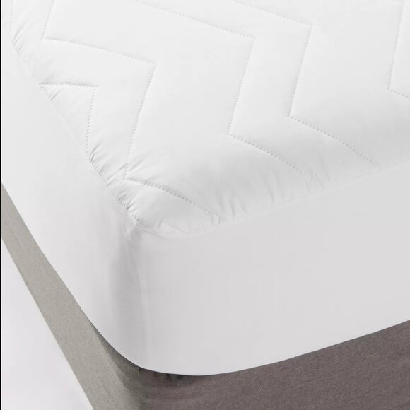 Room Essentials King Size Mattress Pad Quilted Machine Washable Bedding Target - Picture 6 of 6